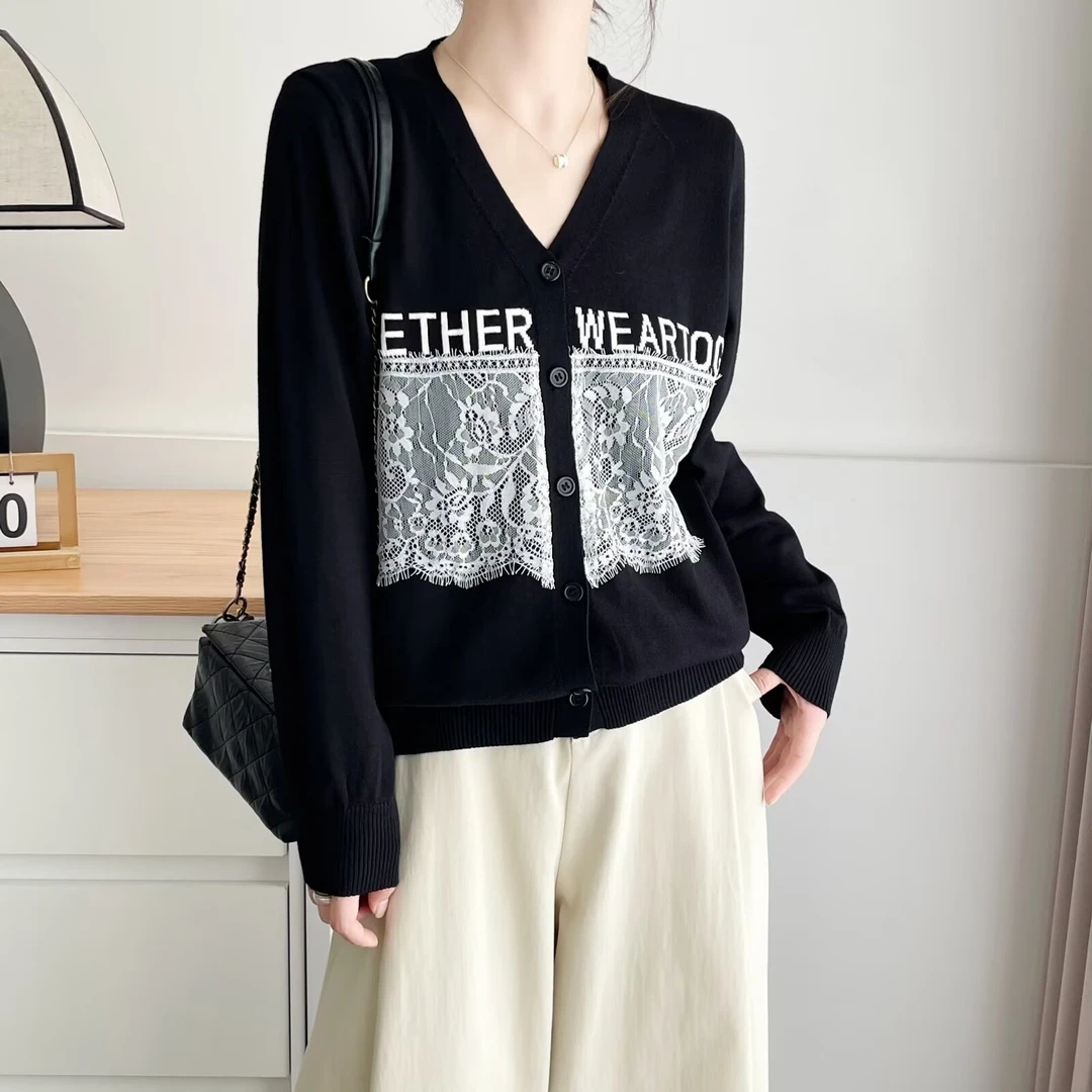 2025春季微胖大码女装新款洋气V领蕾丝拼接显瘦针织开衫毛衣女