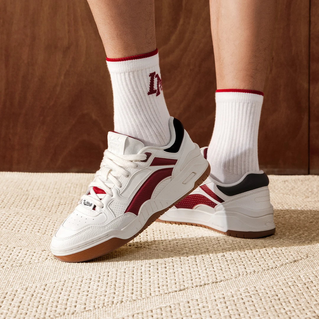 李宁月白2.0男款新年配色红色柔软舒适红色经典潮流休闲鞋AGCU275