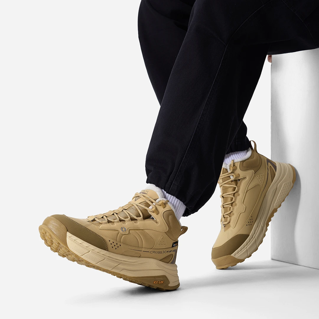 李宁男子休闲鞋2024冬季新款星途2加绒加厚保暖中帮运动鞋AGLU245