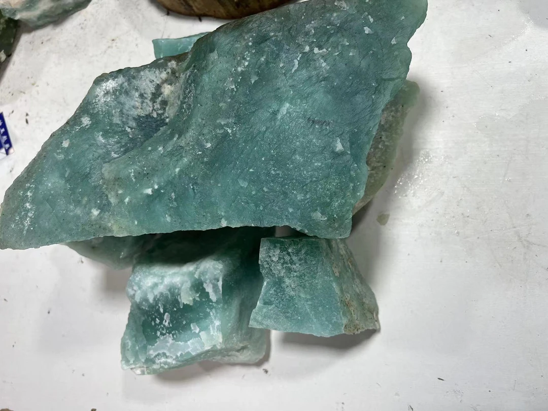 岫玉天青冻原石多样性发货 发其中之一