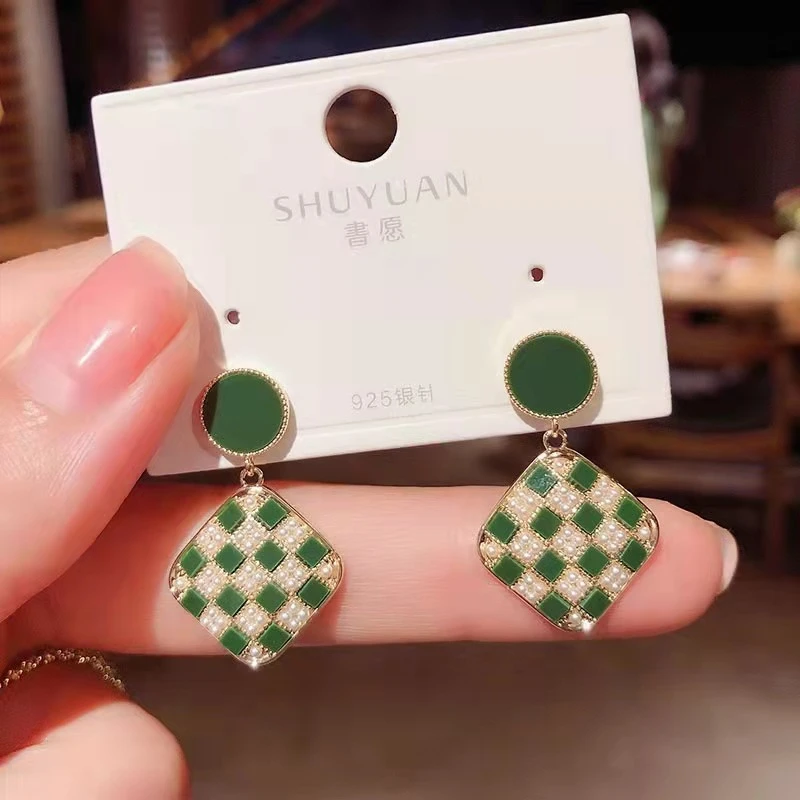 合金耳饰 银针时尚简约绿色棋盘格耳环女韩国轻奢设计感百搭耳饰