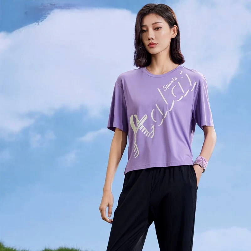 女士休闲宽松圆领T恤