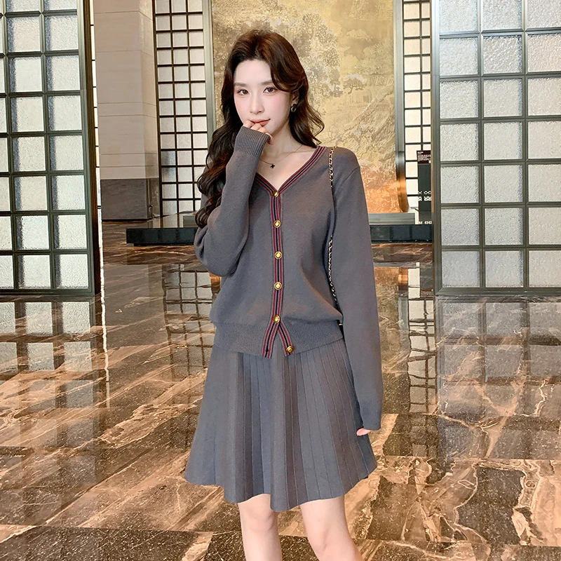 奢姿大码女装2025年春季欧若风高级感大码套装V领针织衫两件套