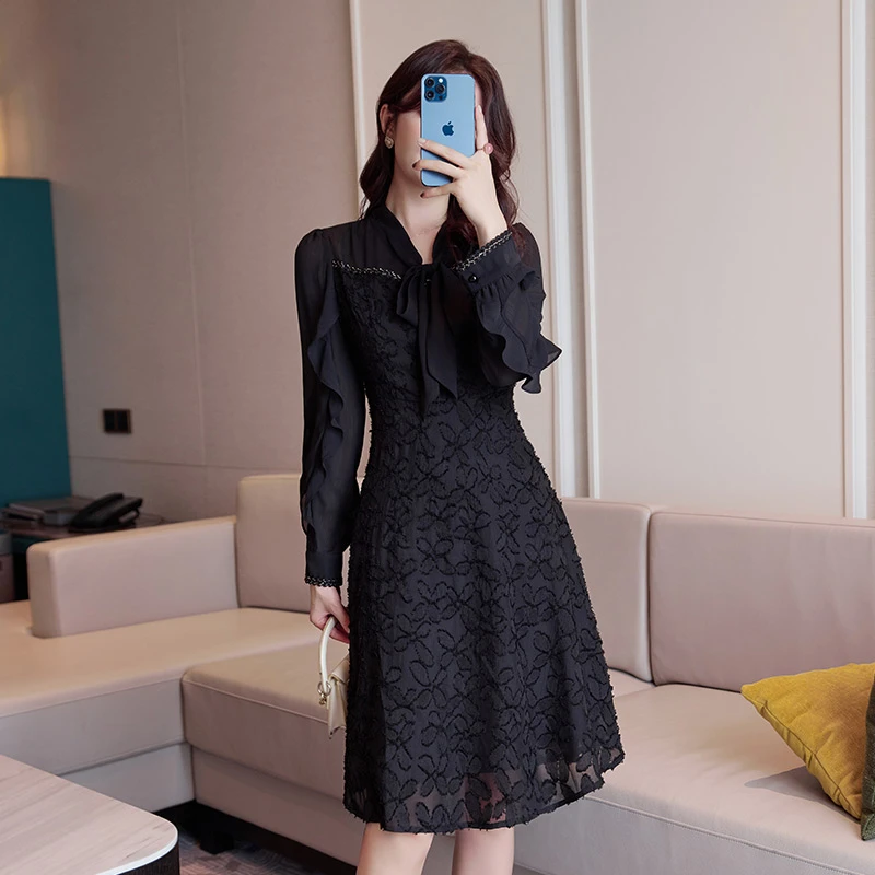 奢姿2025秋季新款大码女装荷叶袖拼接裙子胖妹妹V领绑带连衣裙