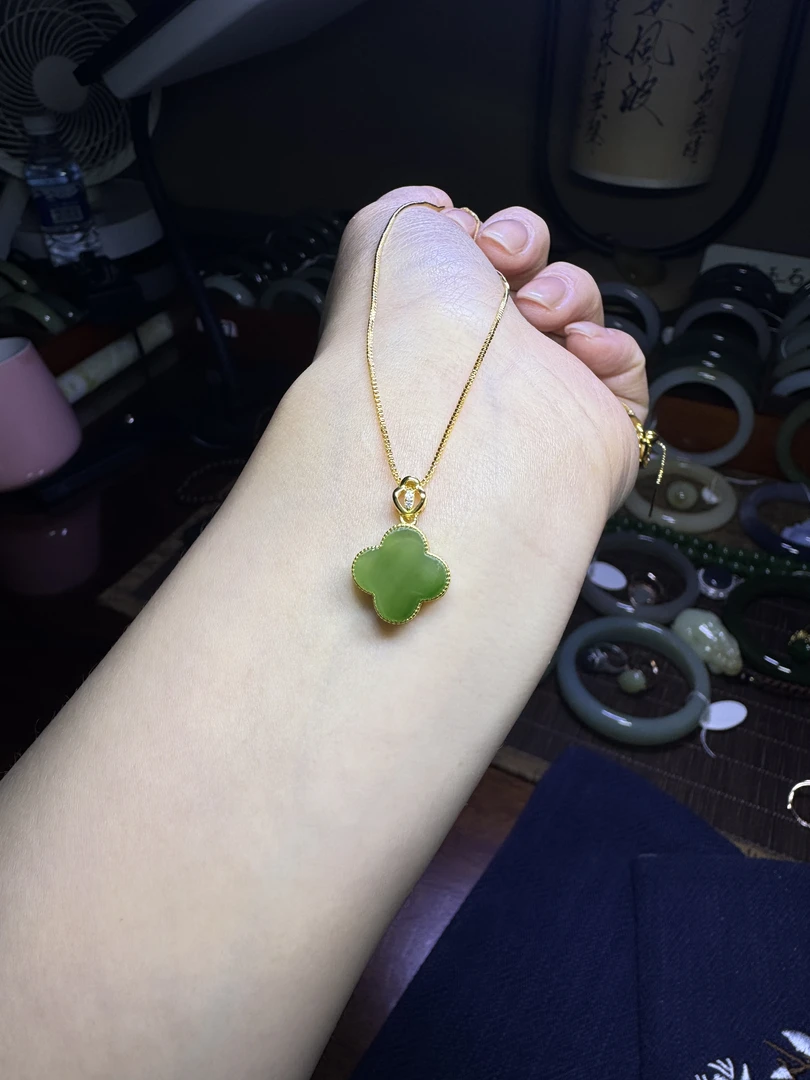 和田碧玉四叶草坠