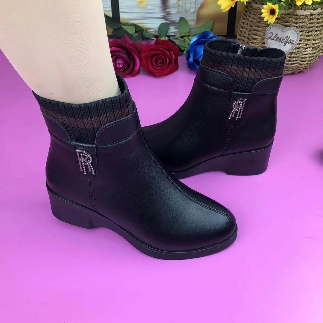 高端新款马丁靴中老年软底