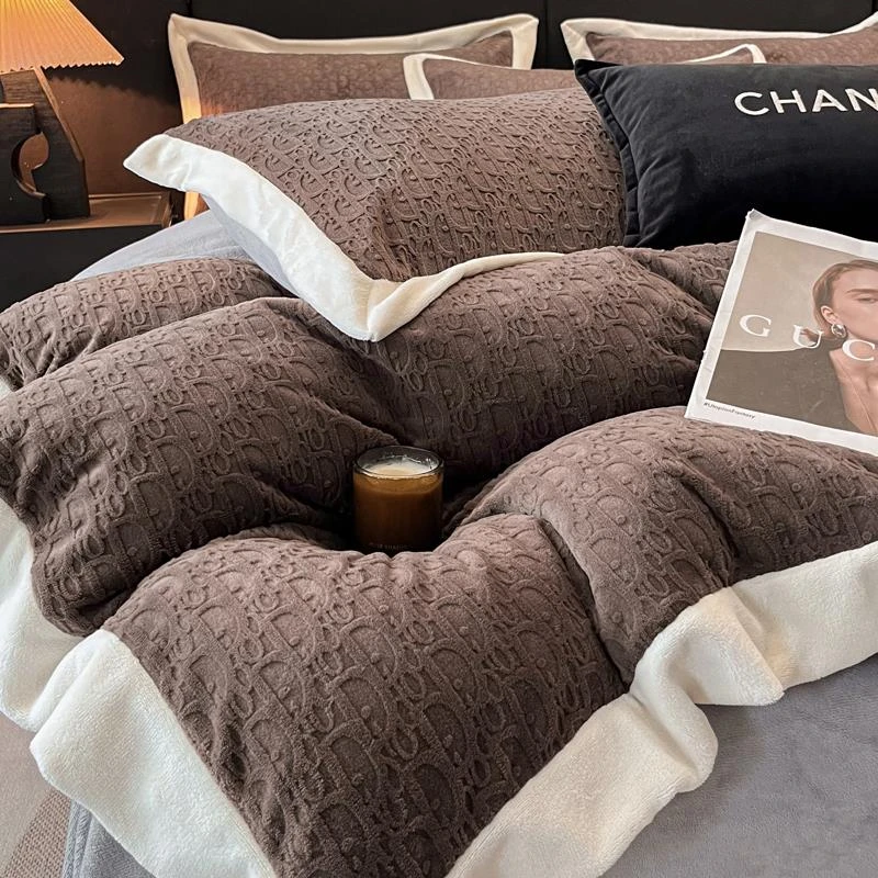 高端加厚牛奶绒雕花绒四件套冬季保暖双面珊瑚绒床单被套床上用品
