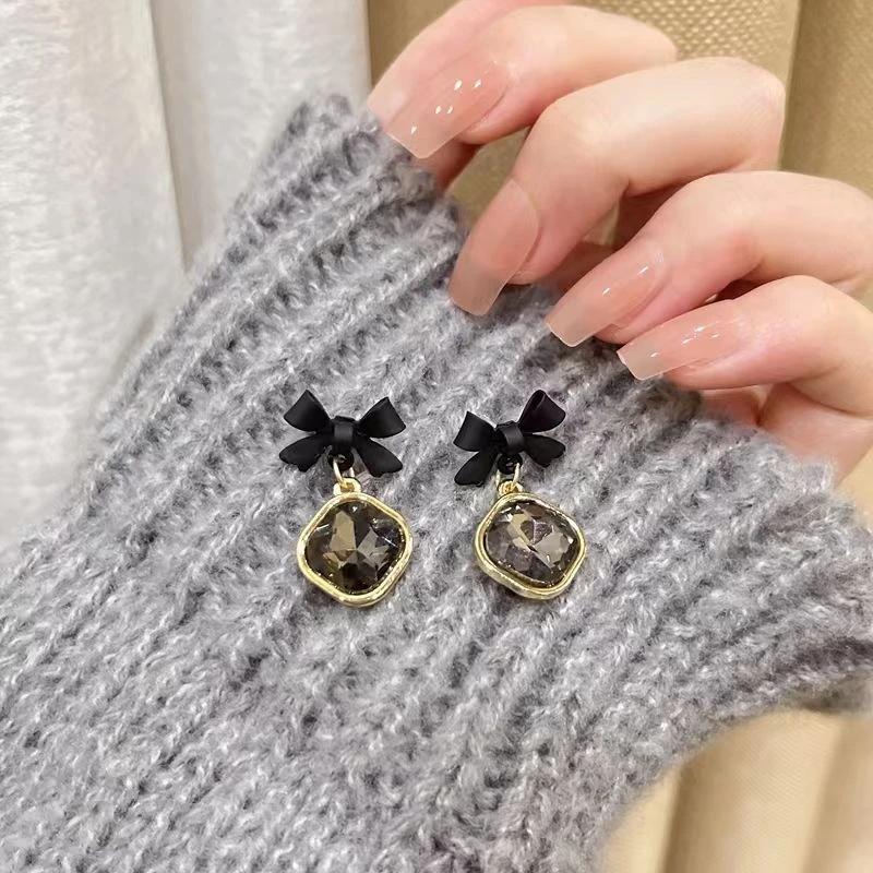 铜合金亚克力耳饰 黑色蝴蝶【68号】轻奢气质耳钉女高级感百搭耳饰