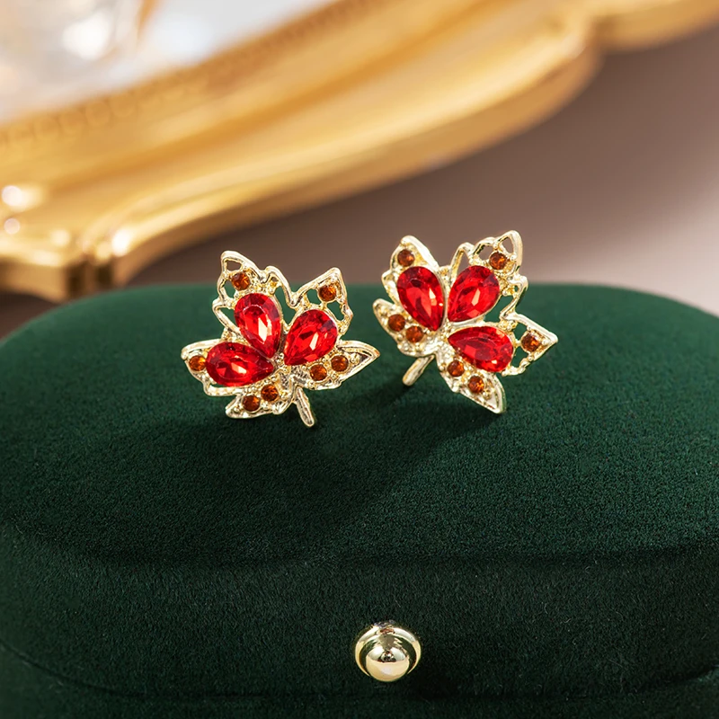 金美澳 合金合成锆石耳饰 枫叶耳环饰品小众设计高级感气质女耳钉