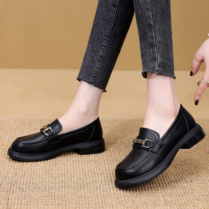2024春秋季新款英伦风黑色小皮鞋百搭休闲女鞋圆头软底女士乐福鞋
