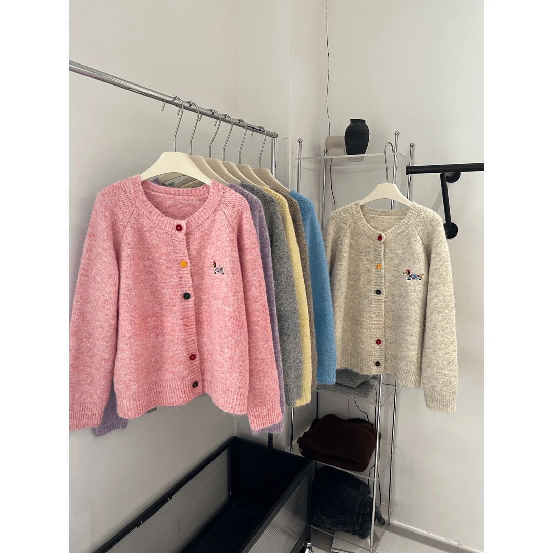 秋冬新款刺绣小狗长袖针织衫毛衣开衫女上衣时尚百搭