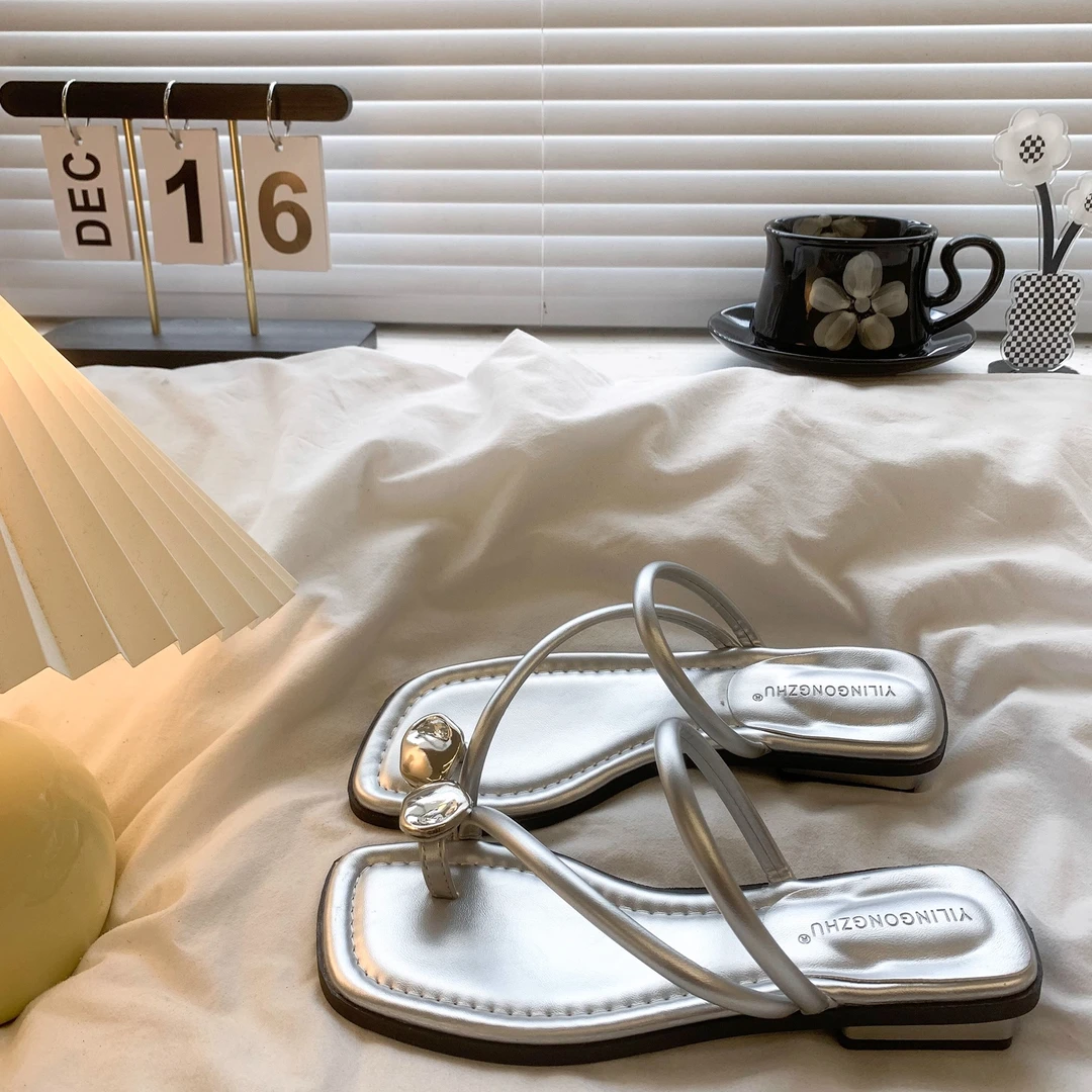 夹趾拖鞋女夏外穿2024新款仙女风低跟凉拖鞋女配裙子平底套趾凉鞋