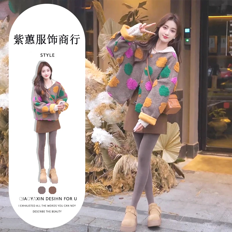 入冬一整套女装2024年时髦花朵羽绒棉服外套连帽打底衫短裙三件套