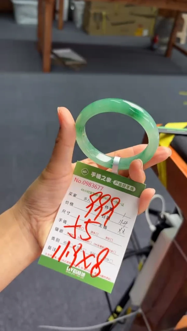 【闪购商品】石英质玉手镯未镶嵌多人