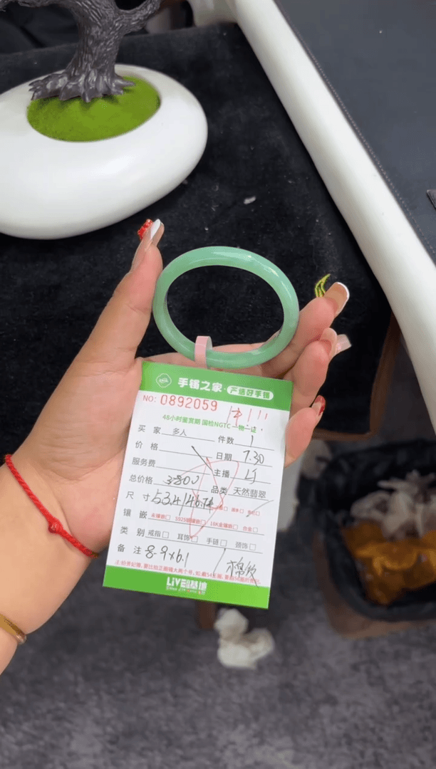 【闪购商品】翡翠手镯（贵妃镯）未镶嵌多人