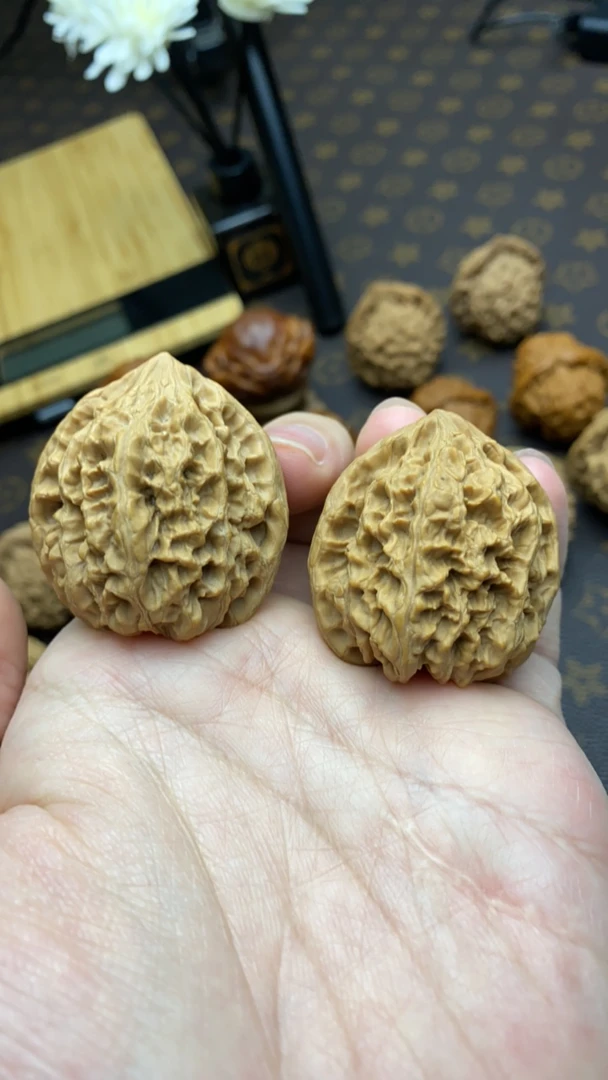 【一物一图】野牛文玩核桃白茬未打底边38肚37编码:yn07
