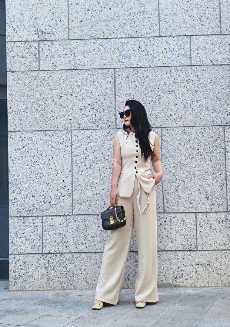 高级感白色马甲套装气质轻奢时尚设计师显瘦女士通勤设计感高腰