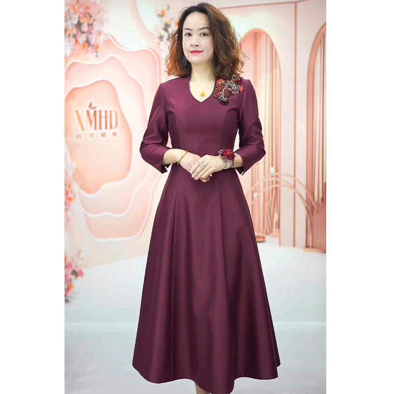 2025秋冬新款气质礼服连衣裙高贵优雅宴会礼服裙v领收腰遮肉a字裙