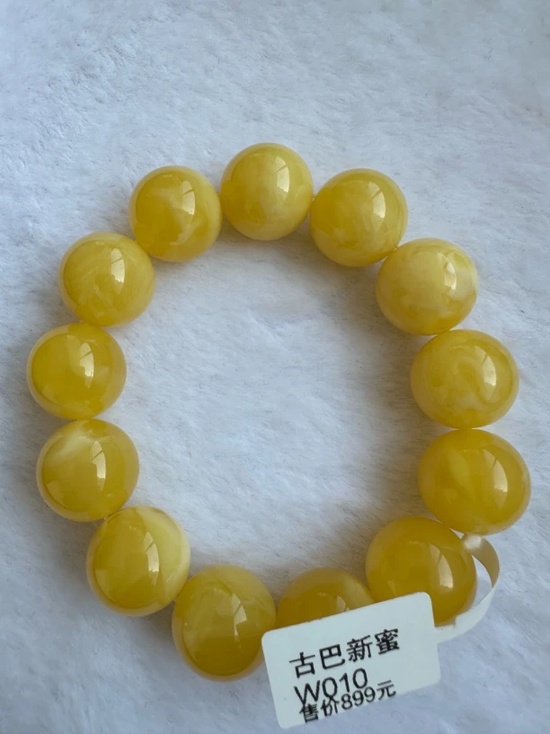 W010古巴新蜜鸡油黄飘花手串卡17mm