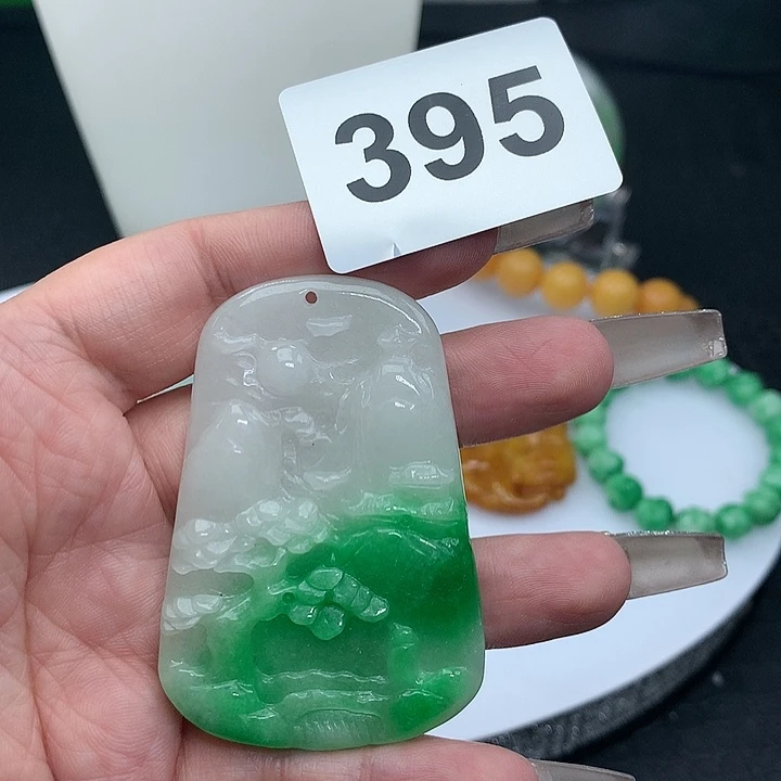 翡翠吊坠(赠链)未镶嵌