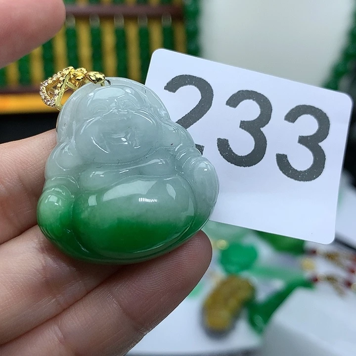 翡翠吊坠(赠链)未镶嵌