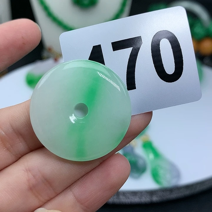 翡翠吊坠(赠链)未镶嵌