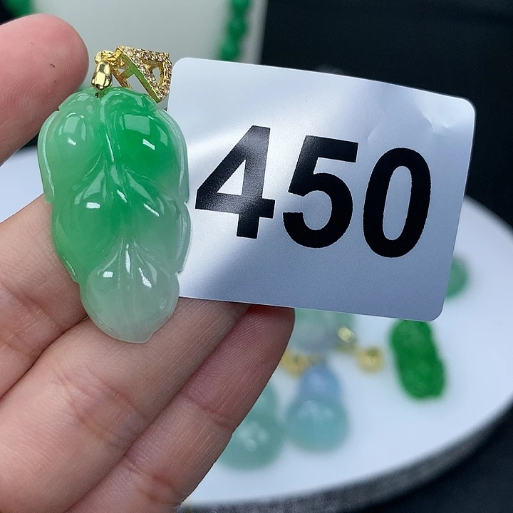 翡翠吊坠(赠链)未镶嵌