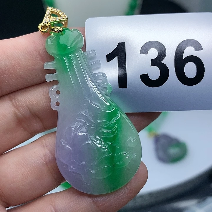 翡翠吊坠(赠链)未镶嵌