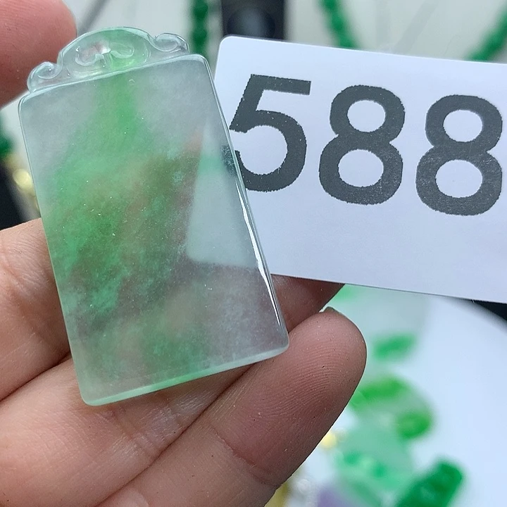 翡翠吊坠(赠链)足银镶嵌