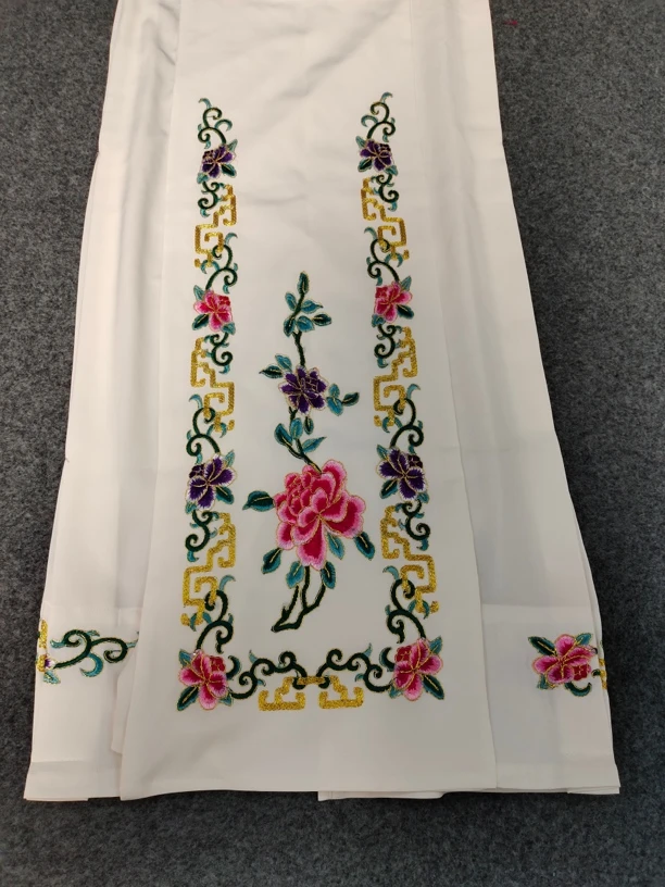 青衣五彩牡丹圈金腰包