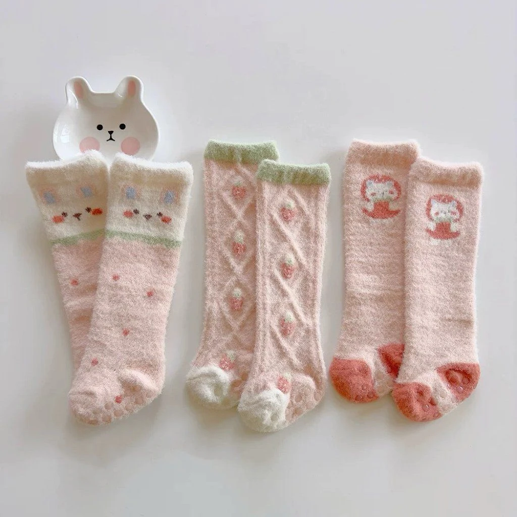 2024新款秋冬新款粉色草莓婴幼儿防寒保暖柔软袜加厚男女宝过膝