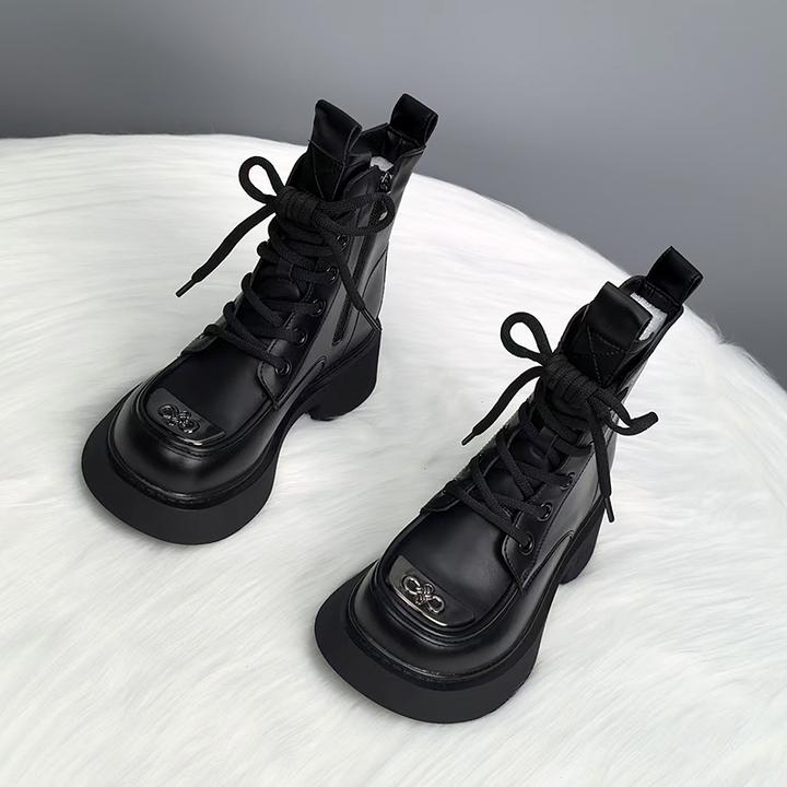 爆款厚底马丁靴女英伦风2024秋冬新款金属扣洋气时尚百搭加绒短靴