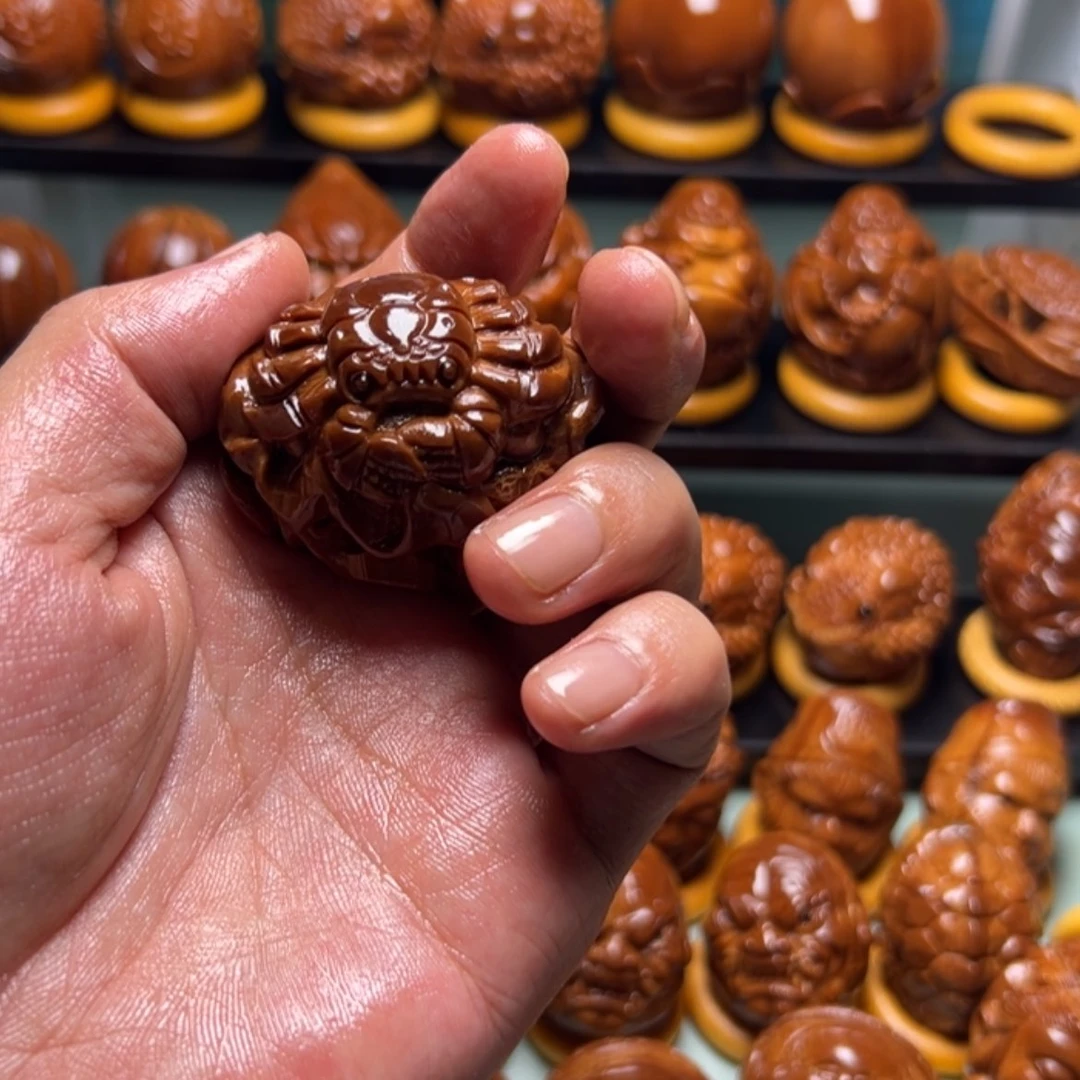 【闪购商品】橄榄核雕廿***甫