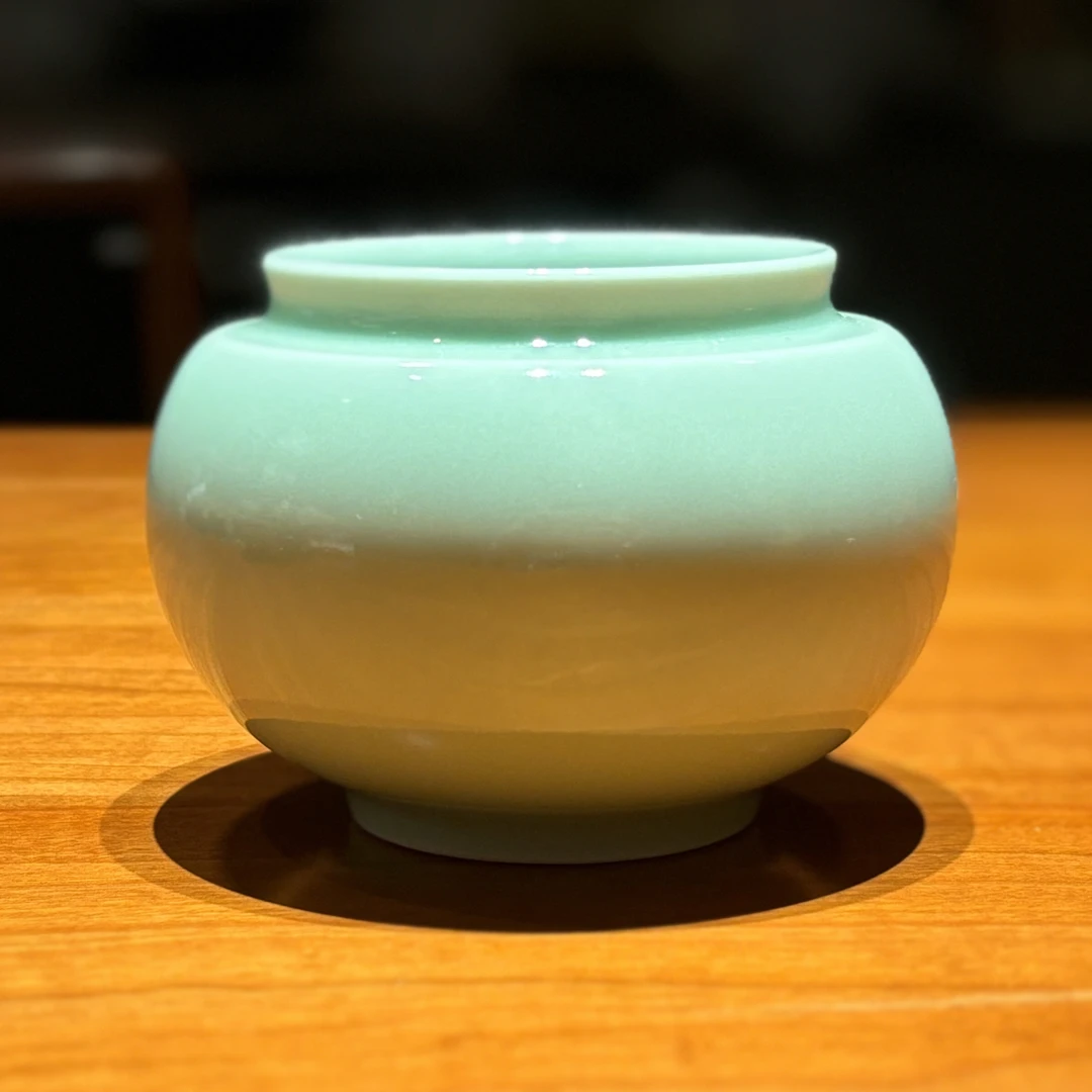 高温单色豆青釉落花水盂（建水）