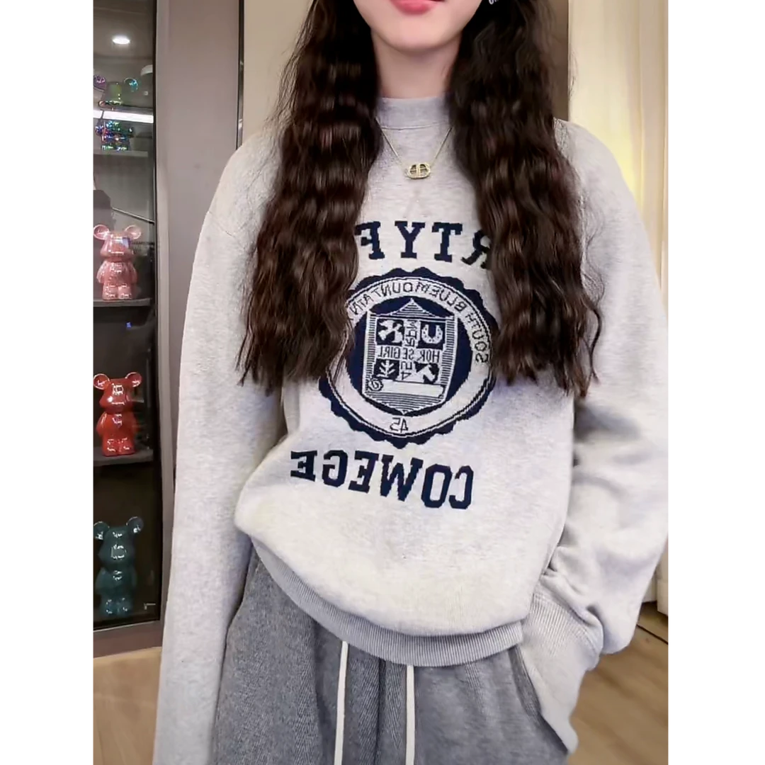 设计感字母徽章印花圆领卫衣女秋季休闲宽松套头灰色长袖T恤