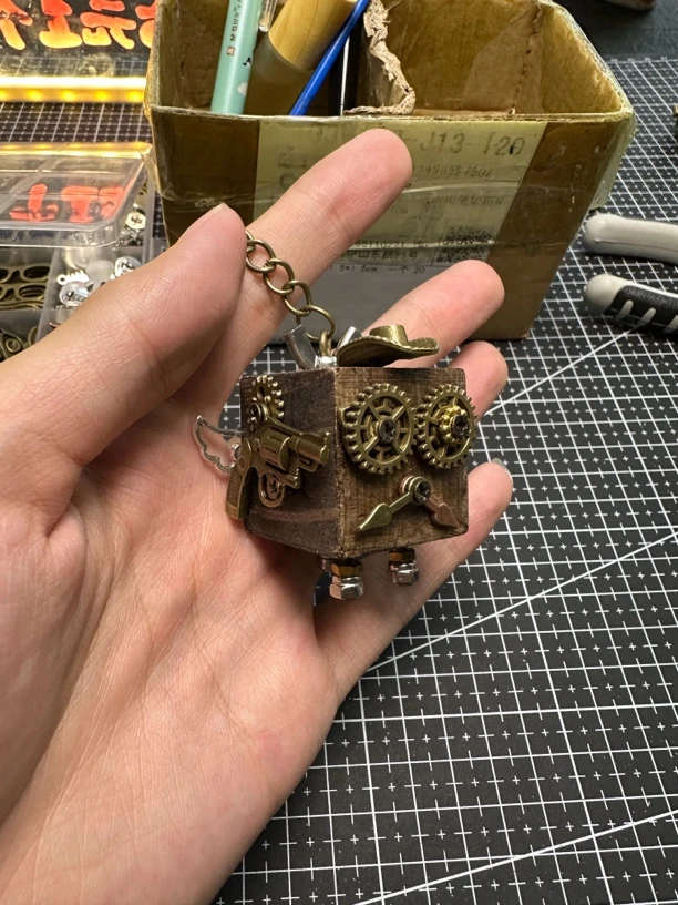 原创蒸汽朋克小机器人玩具车木质挂件汽车创意摆件