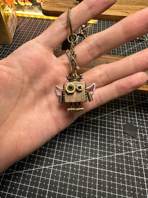 创意手工蒸汽朋克小机器人项链木质情侣汽车挂件