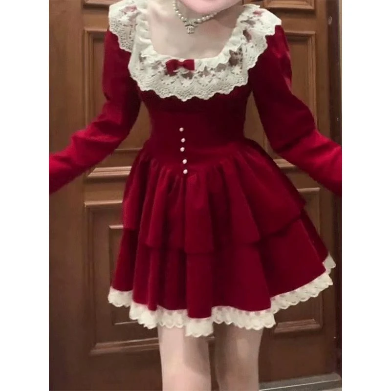 法式复古蕾丝拼接丝绒连衣裙女秋冬赫本风设计感圣诞红色蛋糕短裙