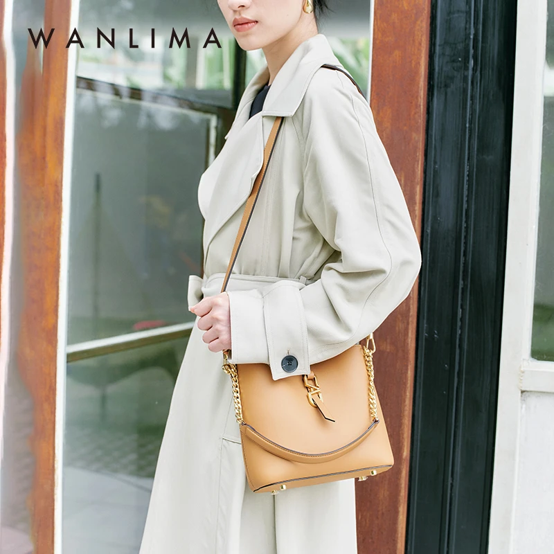 万里马新款女包牛皮通勤白帆包水桶包女士单肩斜挎链条手提包