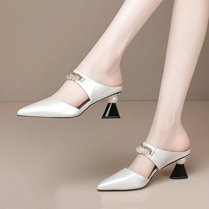 真皮尖头气质舒适包头拖女鞋2025夏季新款纯色串珠点缀半拖凉鞋