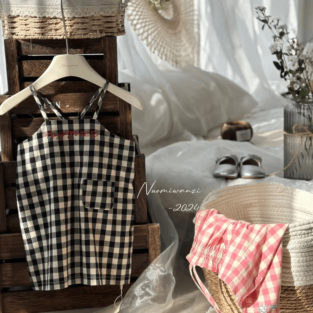 丸子十【现货】儿童韩系舒适时尚格子字母吊带背心裙（夏款）WZJ-7036