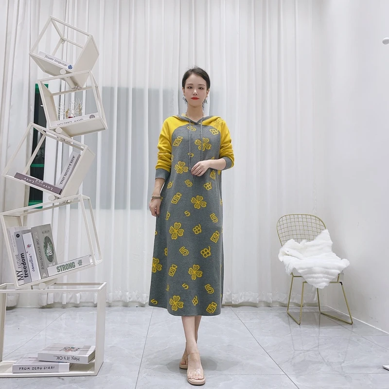 1669高级灰色系字母提花连帽秋冬连衣裙