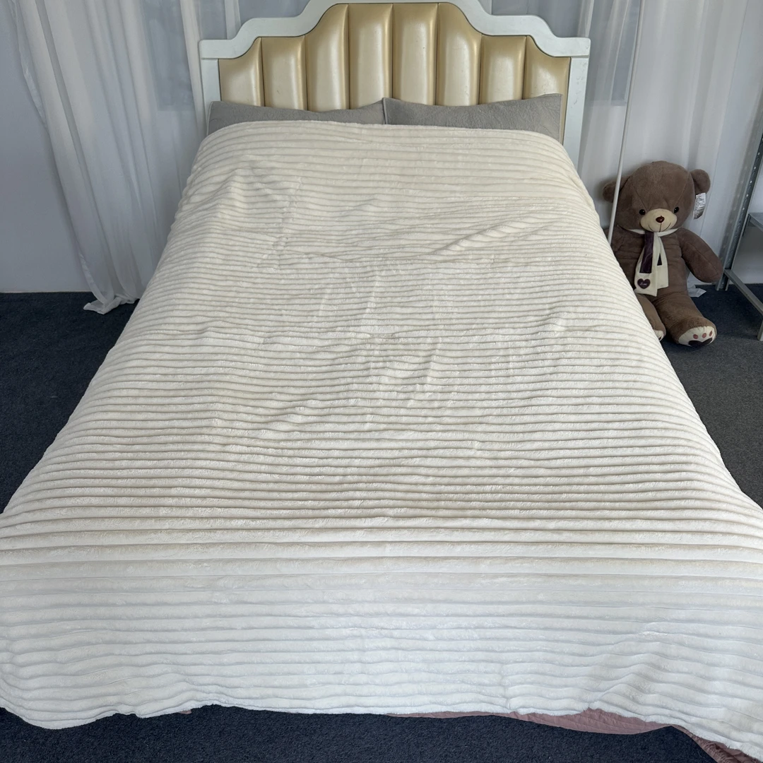 《小华外贸》约210x220起 白色ins风毛绒被子 微瑕发一条