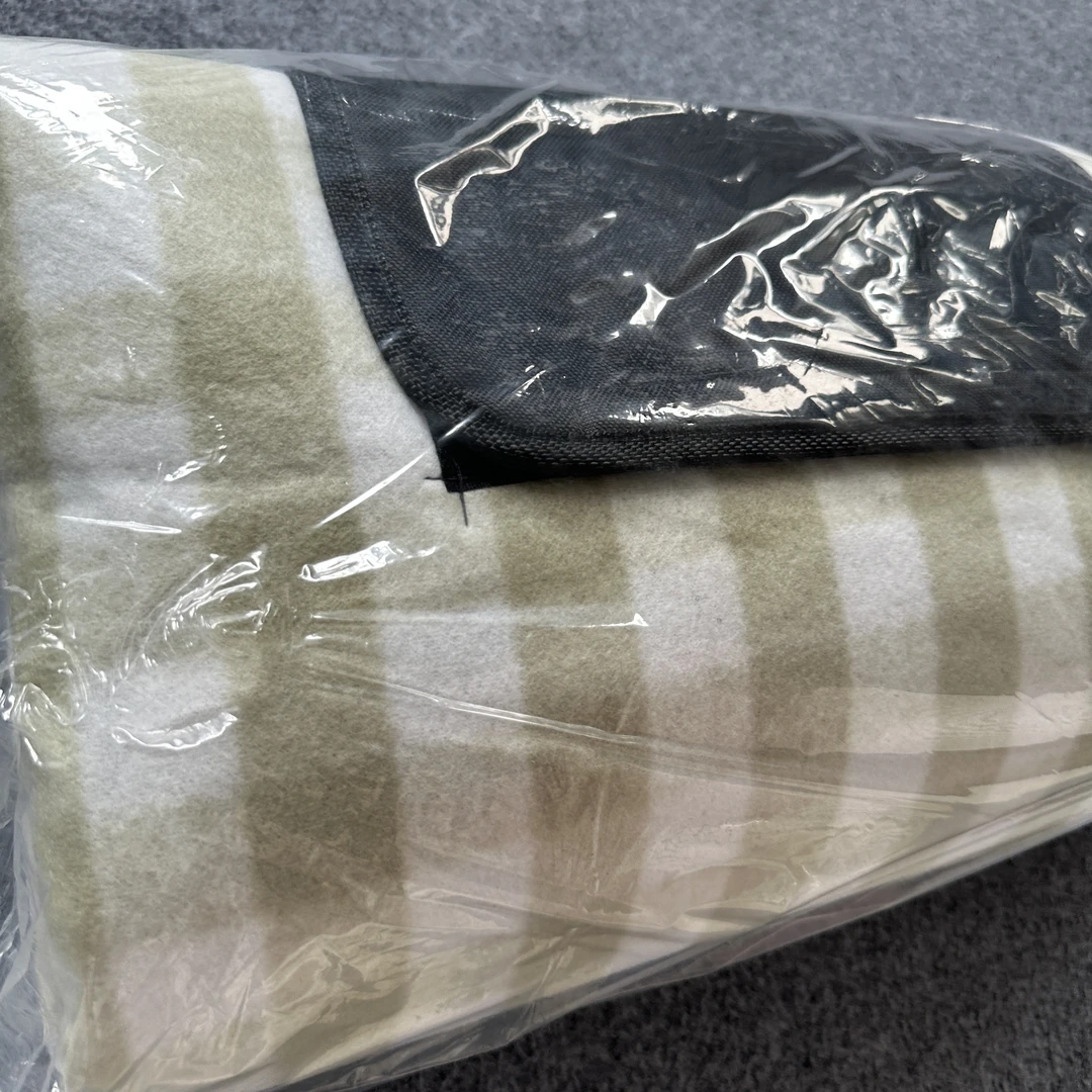 《小华外贸》约200x200 绿白格子植绒便携野餐垫 发一个