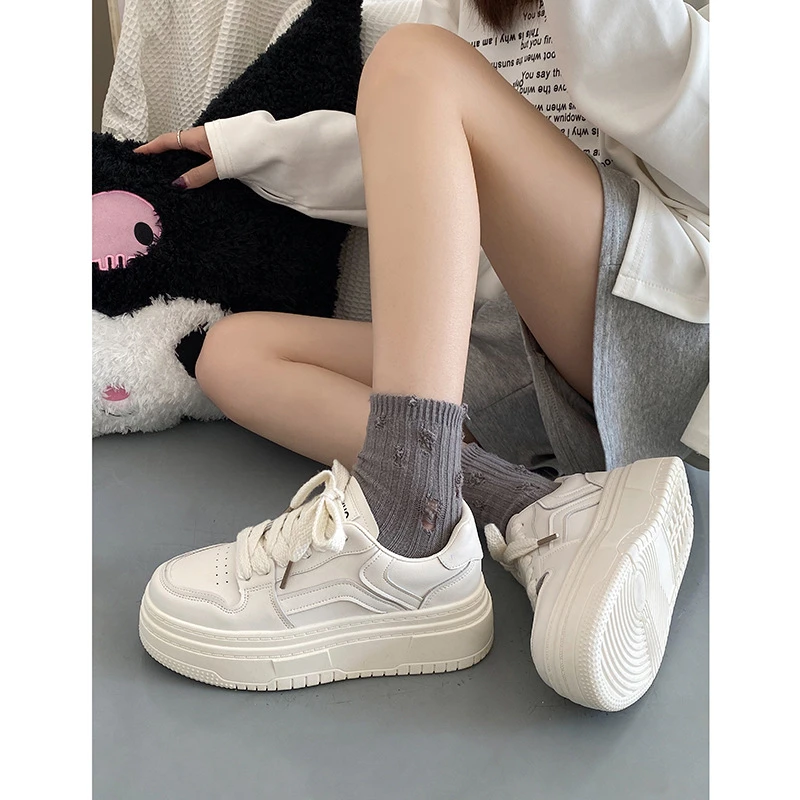 YISEWEI/厚底小白鞋女2023新款秋冬复古韩系潮酷板鞋