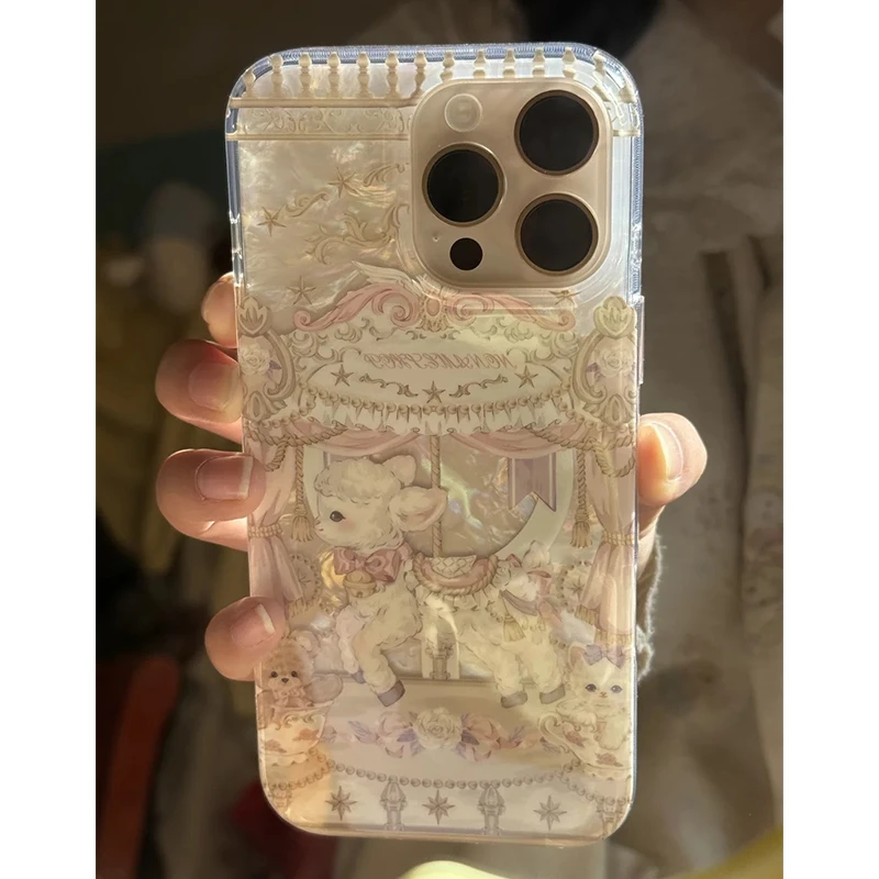 雅天立可爱小羊旋转木马适用iPhone16/14贝母手机壳苹果15promax