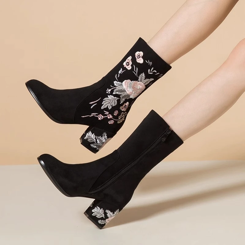 赐绣秋冬新款中筒靴刺绣粗跟马丁靴绣花瘦瘦单靴子绒面棉靴黑百搭