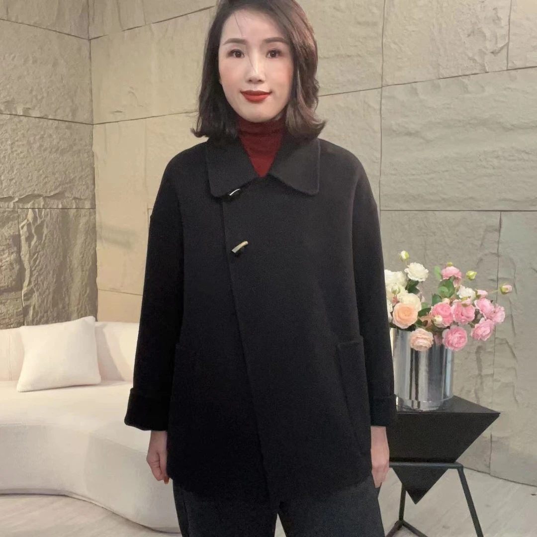 【赛姐高奢】毛呢外套女简约高级牛角扣通勤短款136