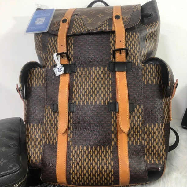 95新 LouisVuitton/路易威登 LV Nigo拼色登山包
