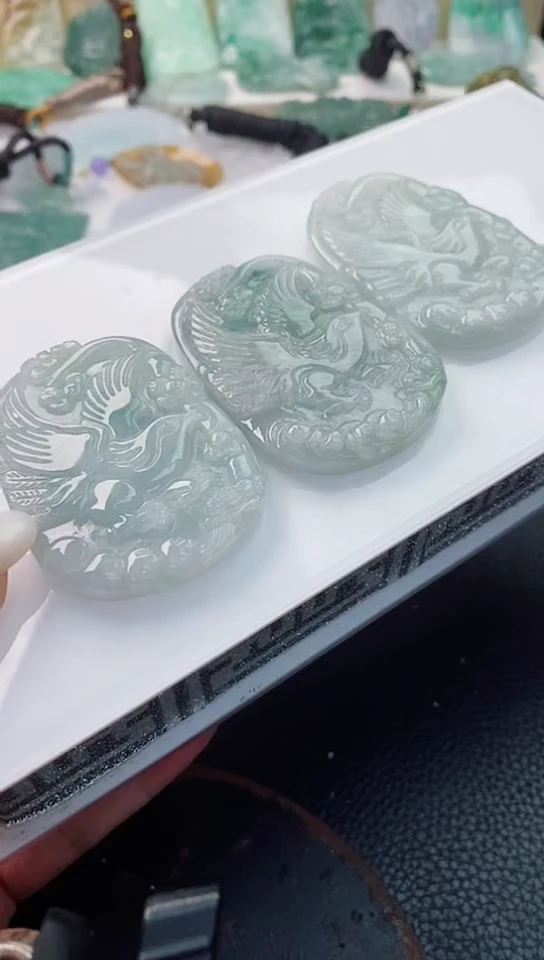 【闪购商品】翡翠吊坠(不含链)未镶嵌多样性随机发其一
